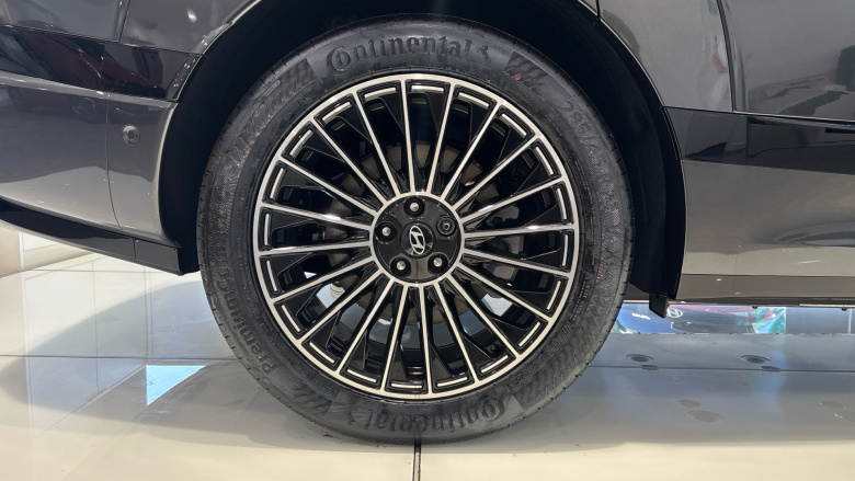 Hyundai IONIQ 9 226kW Calligraphy 110kWh 5dr AWD Auto Electric Estate